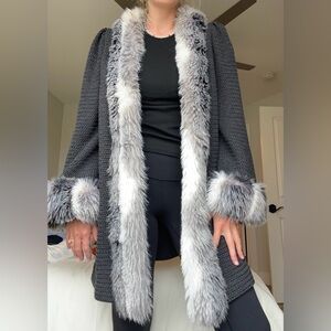 St. John Faux Fur Trim Knit Coatigan – Size 14 – Excellent Condition